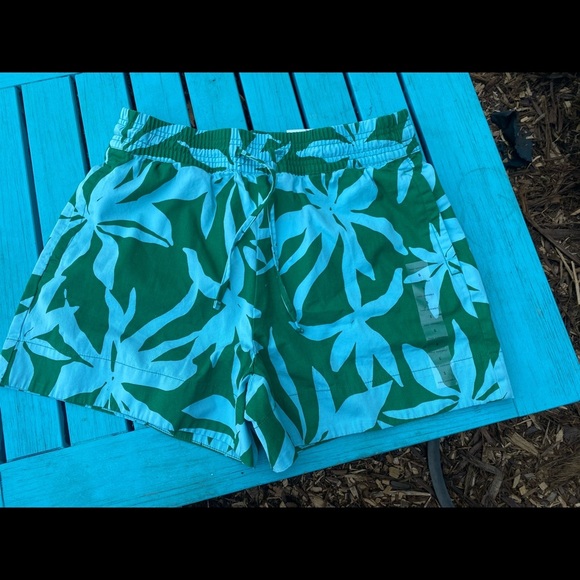 Super fun shorts! 🌴unisex but women's sizing!! - Picture 2 of 12